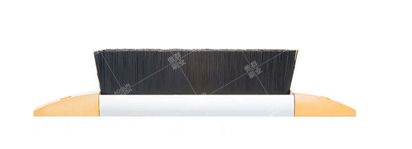 標(biāo)準(zhǔn)化生產(chǎn)扶梯兩側(cè)毛刷的生產(chǎn)廠家【傲群刷業(yè)】