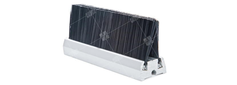 買扶梯兩旁的毛刷，就要找資質(zhì)證明齊全的生產(chǎn)廠家才放心【傲群刷業(yè)】