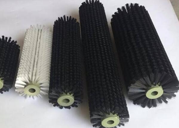 毛刷輥的使用范圍有哪些？盤(pán)點(diǎn)工業(yè)毛刷輥常見(jiàn)的三大應(yīng)用