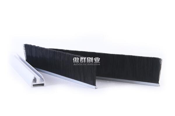 自動(dòng)扶梯邊上的毛刷叫什么？