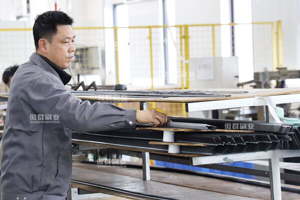 如何選擇可靠的鋁合金密封毛刷廠家？