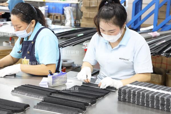 鋁合金密封毛刷廠家如何區(qū)分優(yōu)劣 鋁合金密封毛刷廠家如何區(qū)分優(yōu)劣